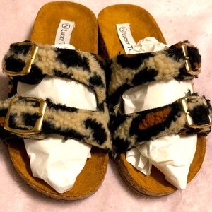 Girls Fuzzy slides
